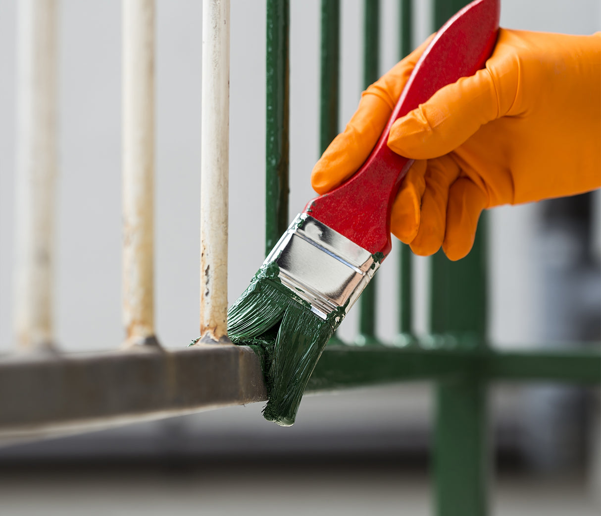 Rust-Oleum Combicolor ЧЕРЕН 750ml в действие — професионално нанасяне