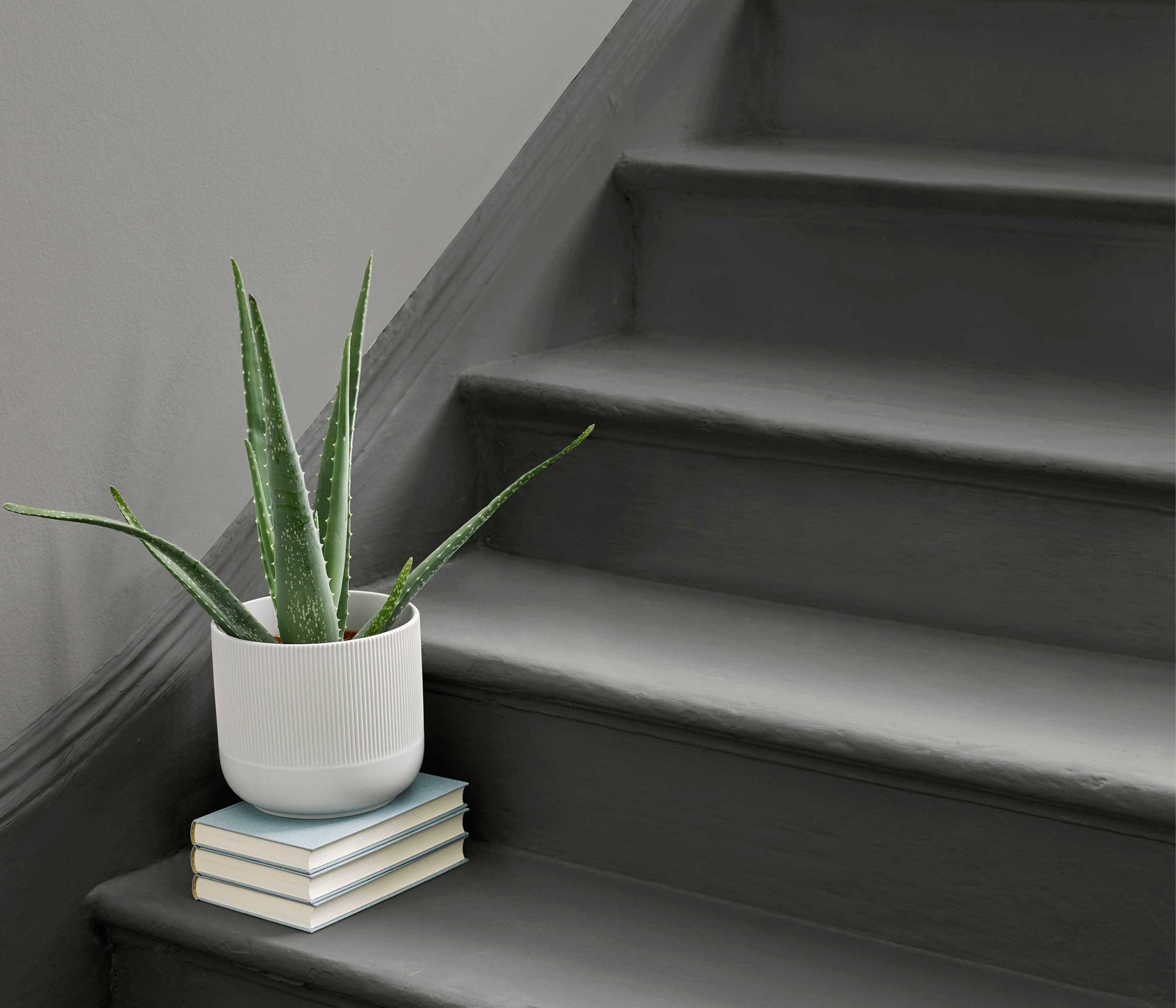 Rust Oleum Chalky Finish Боя за подови настилки / Anthracite 2.5L