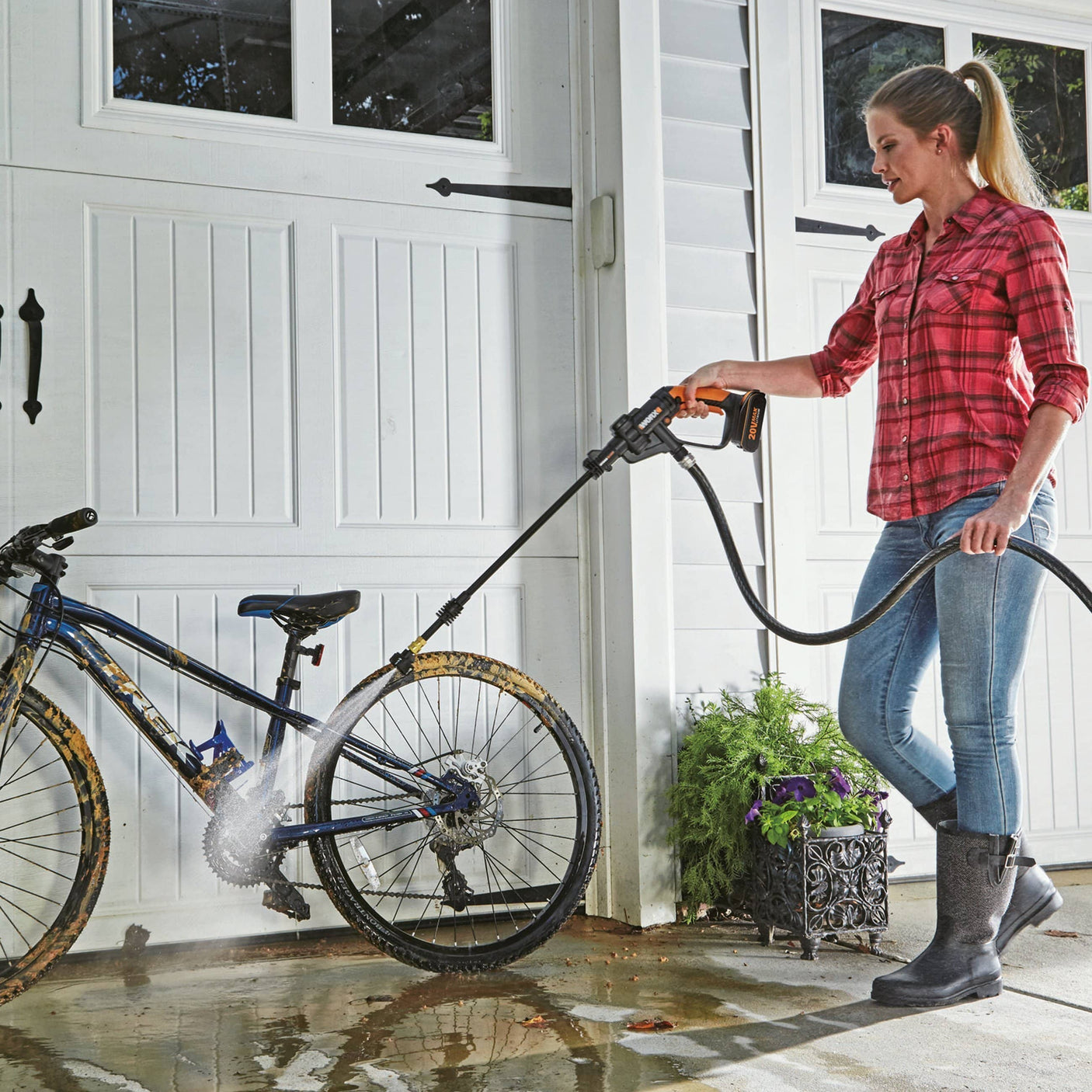 Worx 20V Powershare HydroShot Pressure Cleaner – WG620E.4
