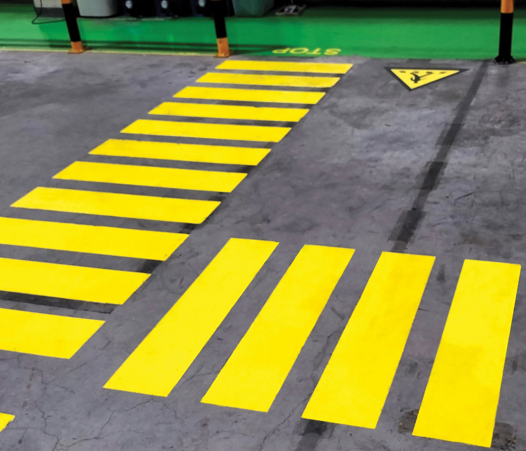 Rust Oleum Боя против хлъзгане за подове Floorcoat PU 7200NS / Черна