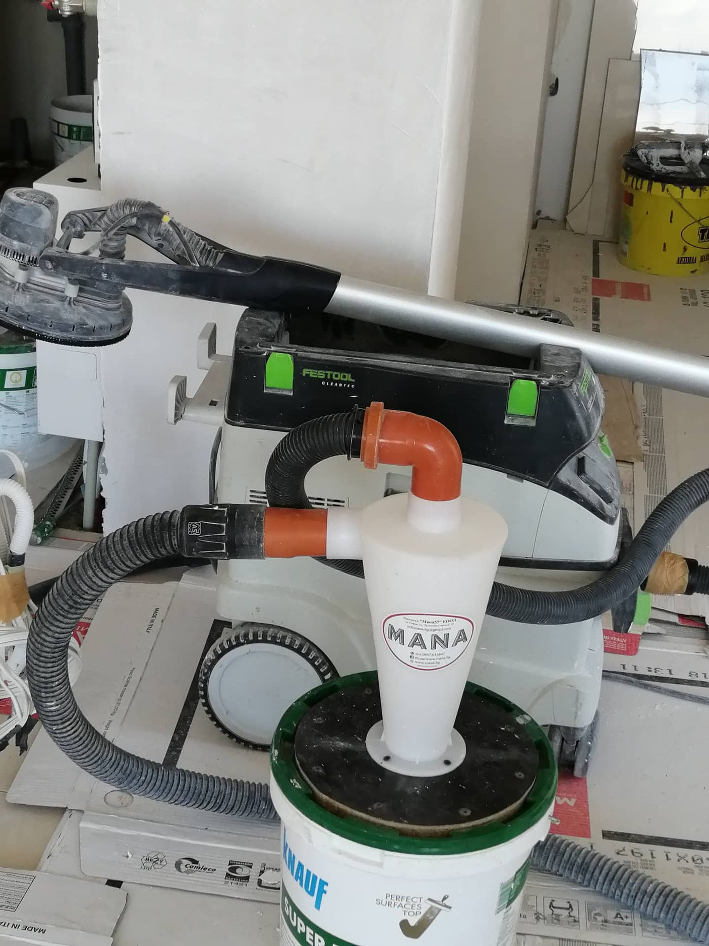 Transparent vacuum cleaner dust collector