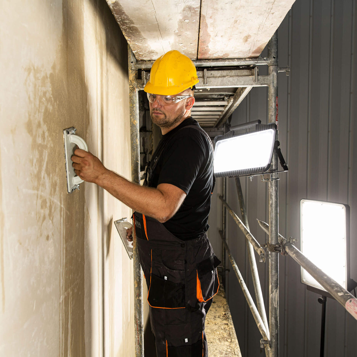 MANA Giant Floodlight 33000lm