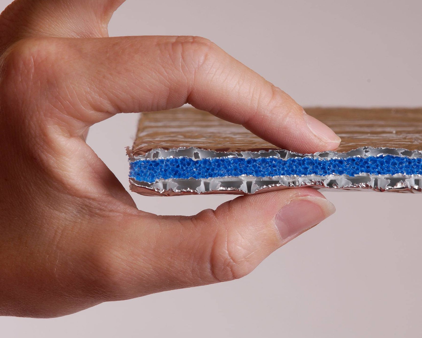 ALUTHERMO QUATTRO Топлоизолация 750гр/m2 РОЛКА 25м